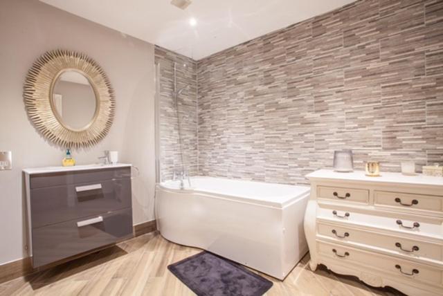 Stylish 2 Bedroom Apartment In Park Circus, West End غلاسغو المظهر الخارجي الصورة